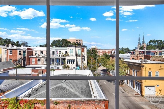 Building Photo - 32 E Taylor St