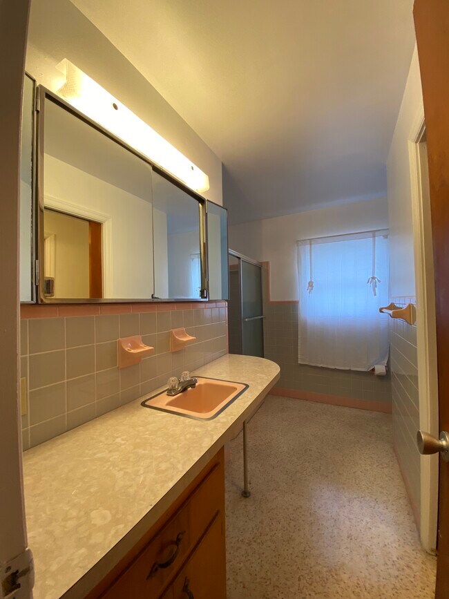 Building Photo - 133 Clark St