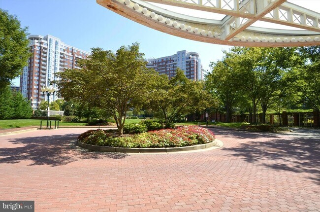 Building Photo - 5809 Nicholson Ln