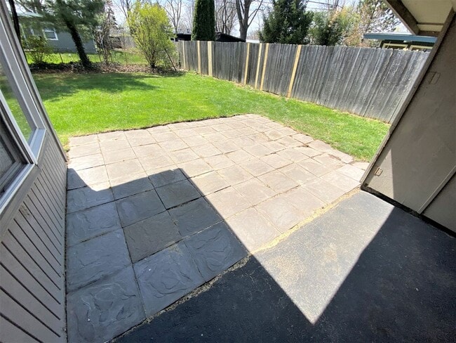Building Photo - 3 Bedroom - Upper Arlington