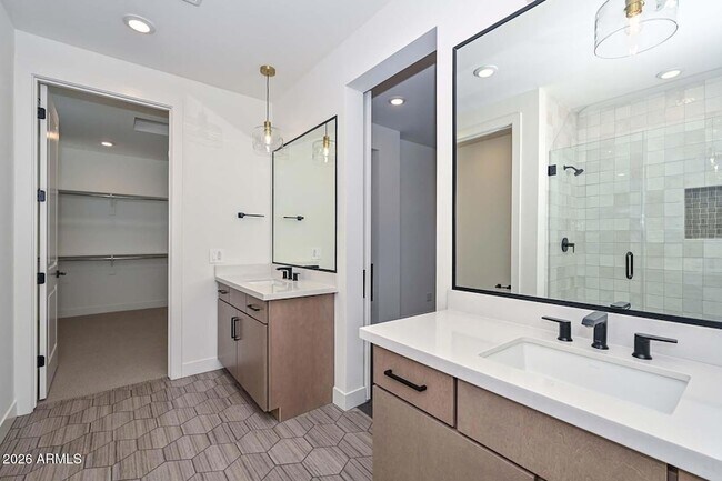 Building Photo - 11300 N Casa Dega Dr