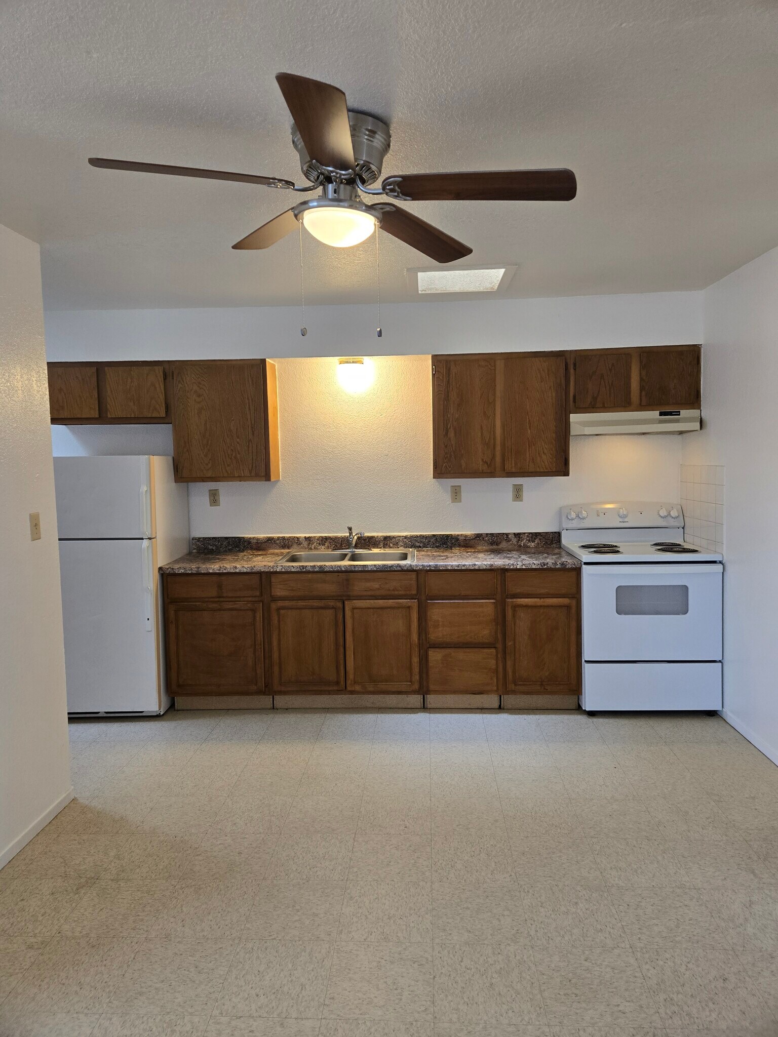 Kitchen - 6550 Columbus Dr