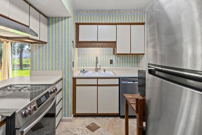 Building Photo - 4000 Gulf Terrace Dr