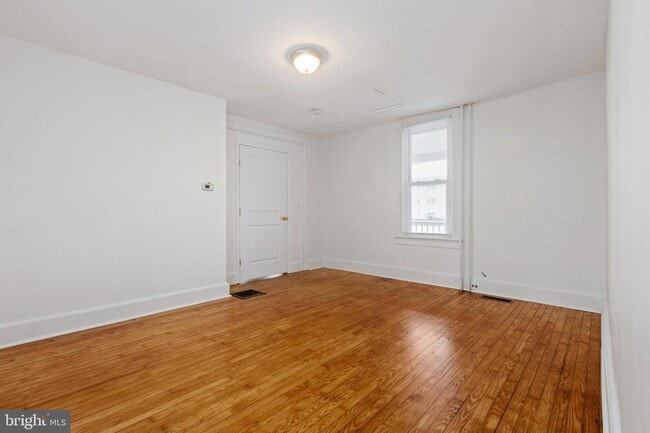 Building Photo - 27 E Bel Air Ave