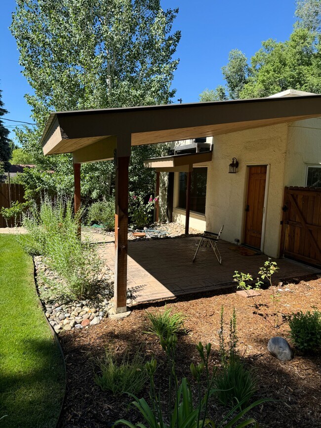 Building Photo - 978 E 5th Ave