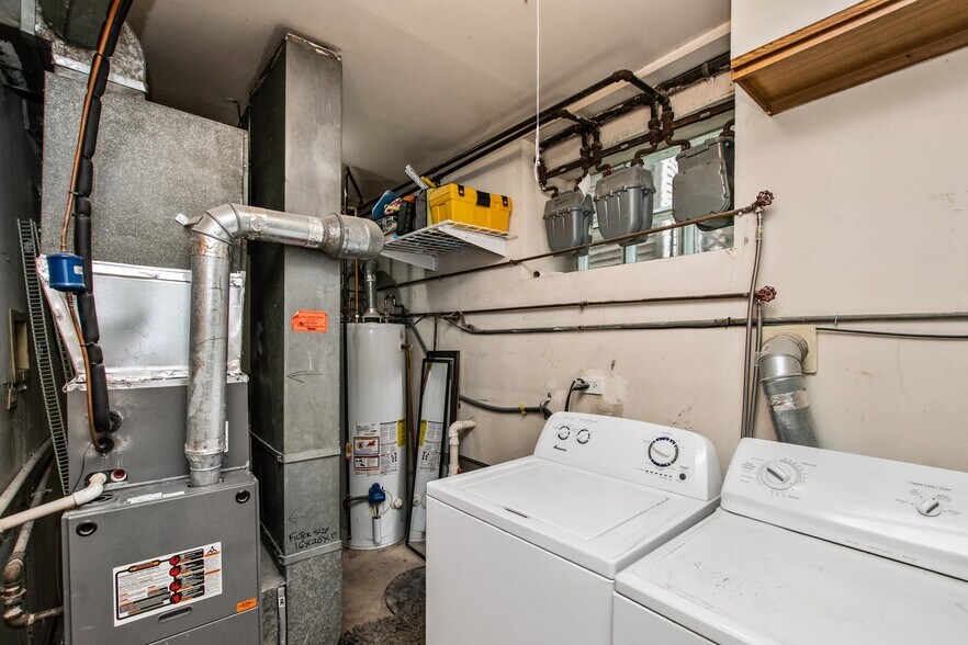 Building Photo - 1739 W Beach Ave