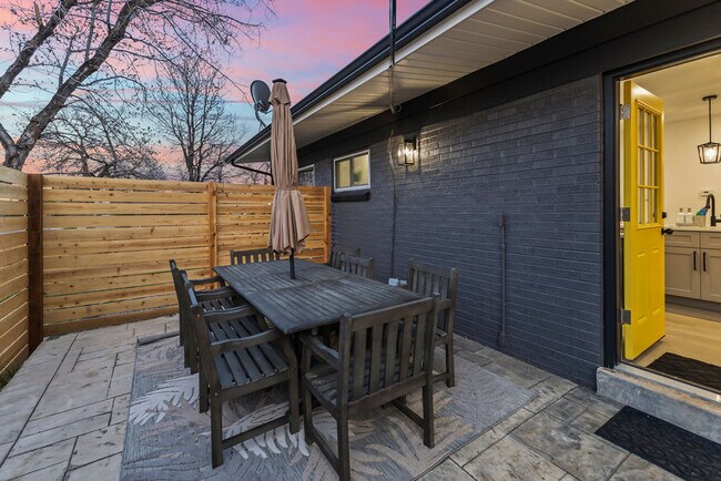 Building Photo - 9211 Highland Pl