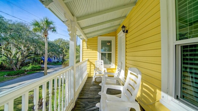 Building Photo - 14 Sanchez Ave