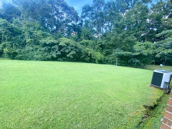 Building Photo - 3 BR house on quiet street