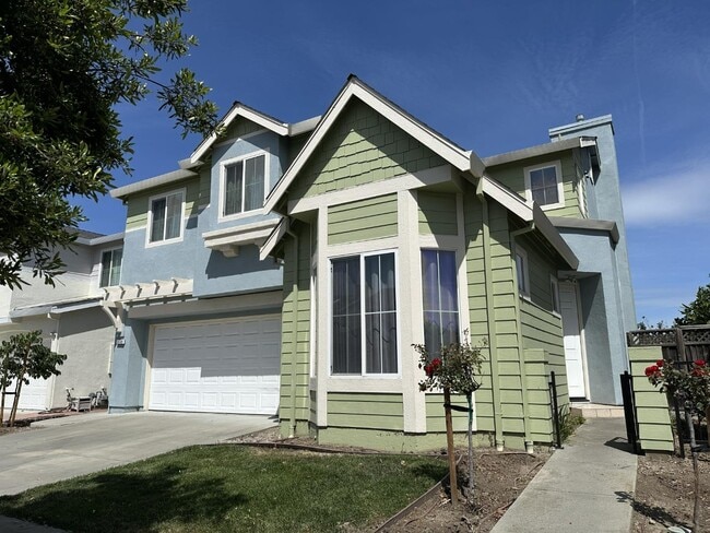 Building Photo - 2065 Mckenzie Pl