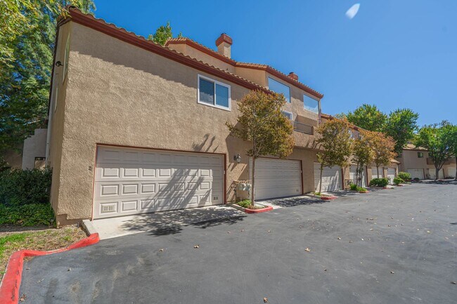 Building Photo - 2-Bedroom Townhouse with Community Pool & ...