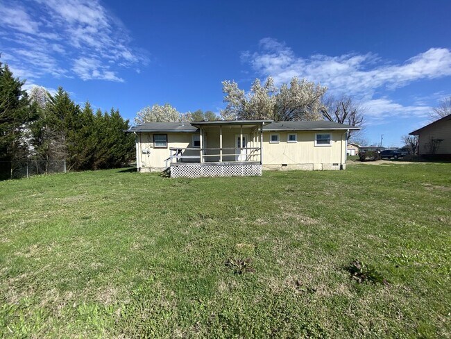 Building Photo - 3 Bed, 1.5 Bath | Charming Neighborhood | Close to Costco, Topgolf, and Shopping
