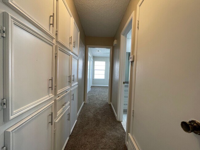 Building Photo - COMING SOON 3 BEDROOM 2.5 BATH SPACIOUS HO...