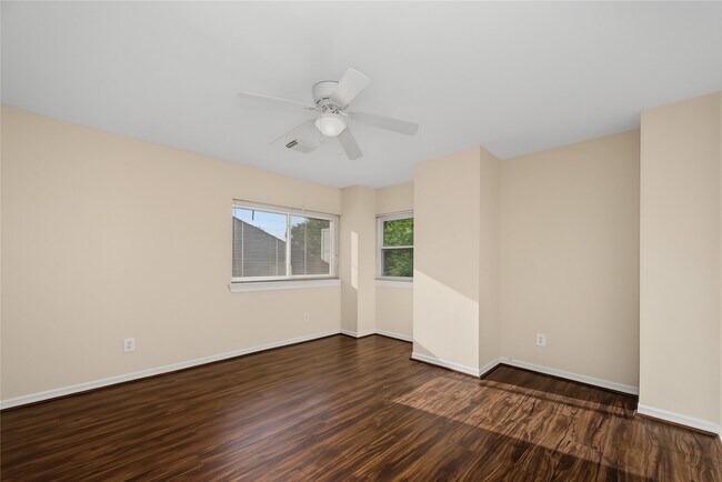 Building Photo - 14135 Swallowfield Dr