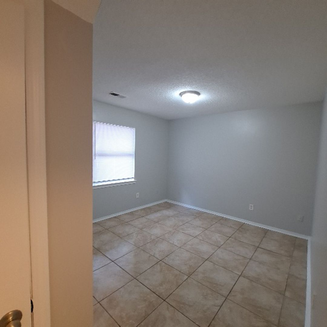 Building Photo - 3785 Walsingham Dr