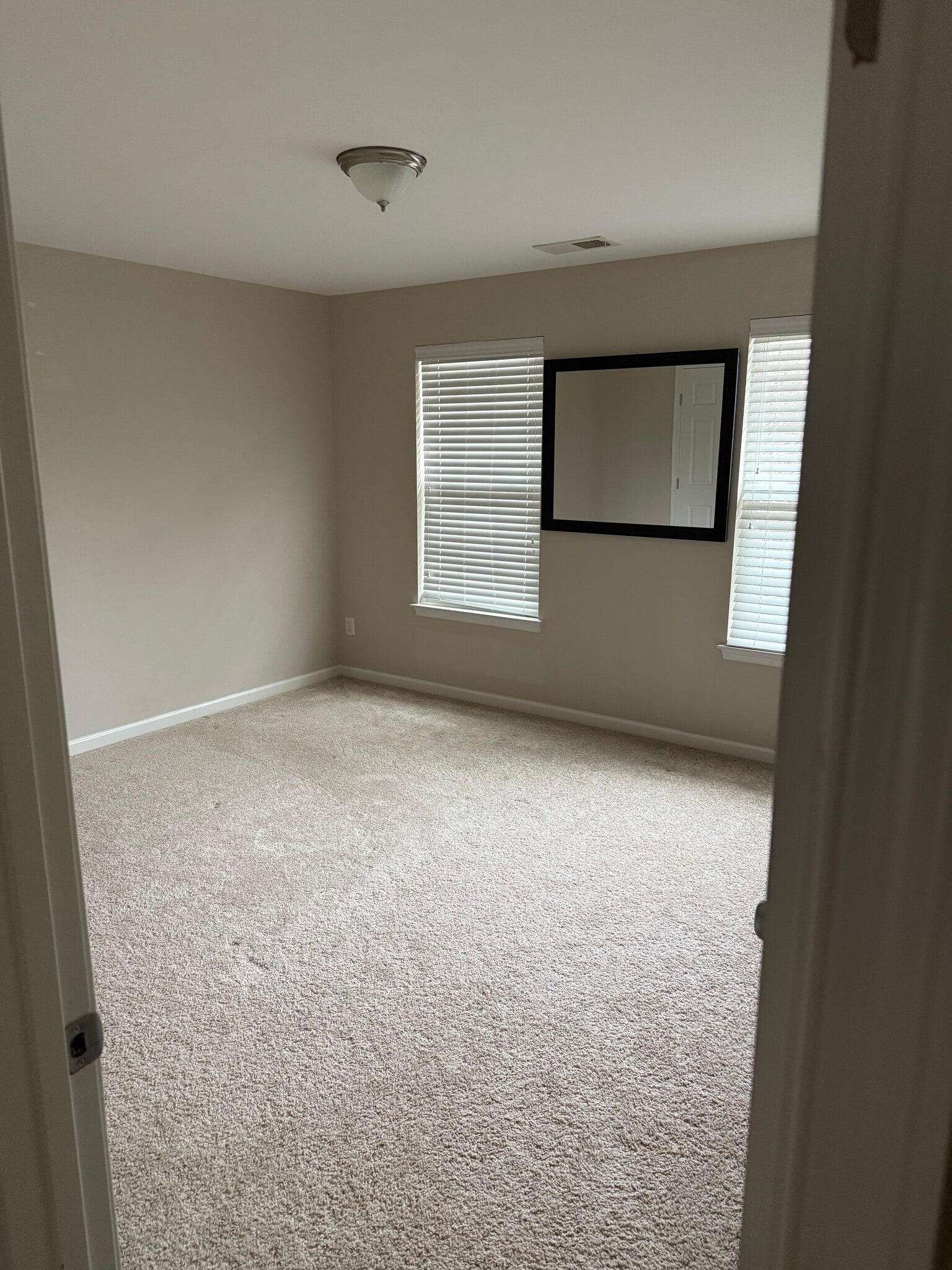 Building Photo - 8311 Viewpoint Ln