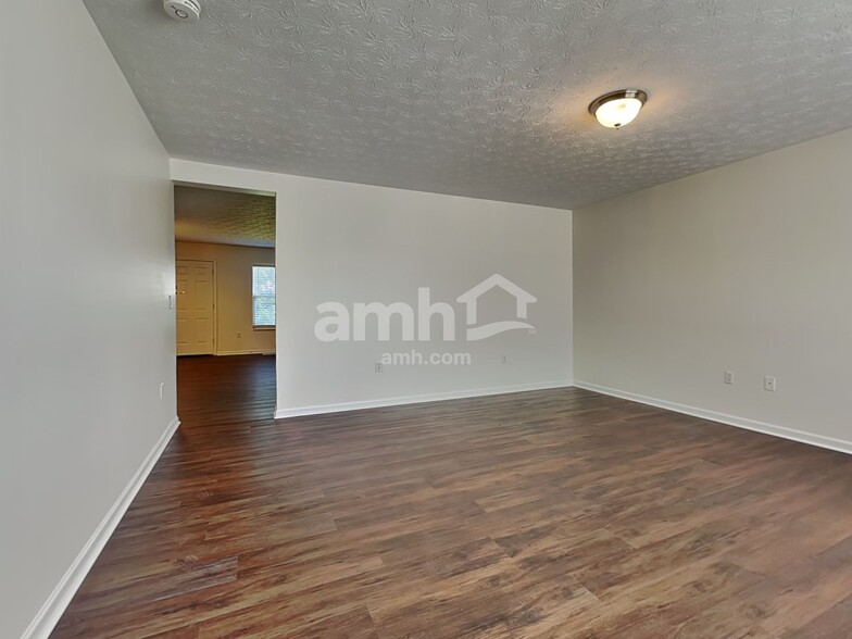 Building Photo - 930 Delhi Dr