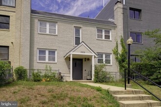Building Photo - 1932 3rd St NE