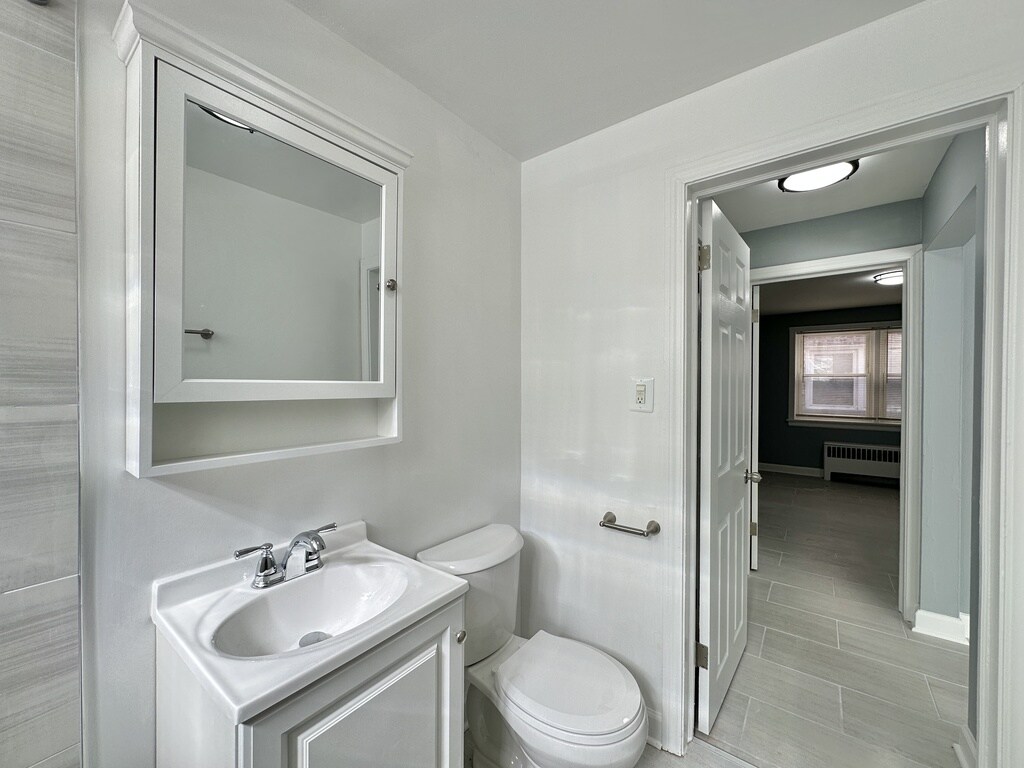 Building Photo - 6721 N California Ave