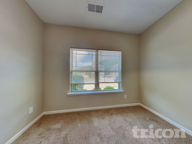 Building Photo - 4014 Sitka Dr