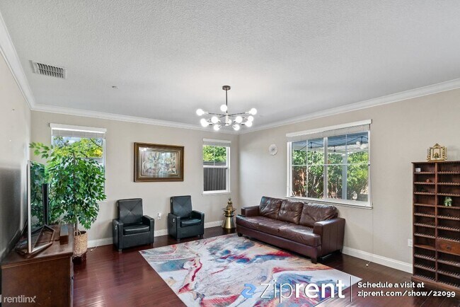 Building Photo - 5 br, 3.5 bath House - 5039 Osborne Circle...