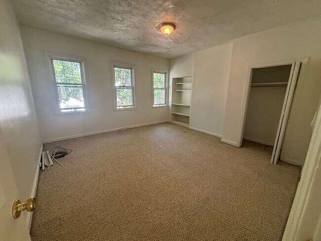 Building Photo - 3 Bedroom, 1 Bathroom Single Family Home (...