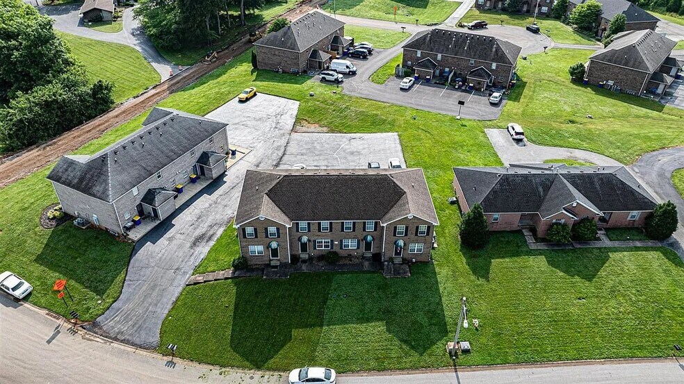 Building Photo - 126 Candle Ct
