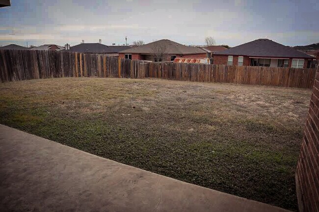 Building Photo - 5208 Bridle Dr