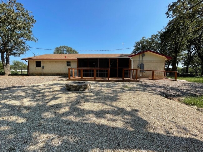 Building Photo - Available Now! *No Pets* Completely Renova...