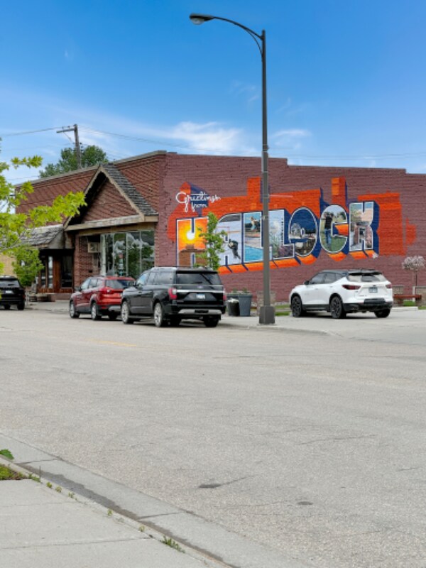 Building Photo - 208 2nd St S