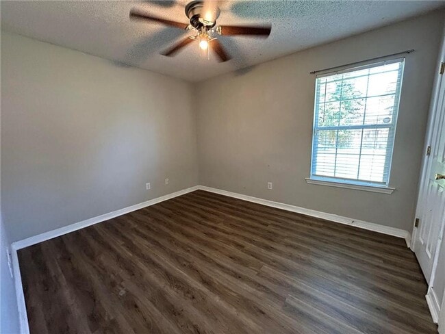 Building Photo - 6626 Woodside Ct E