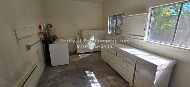 Building Photo - Near CMU 3 Bedroom 1.5 Bath House