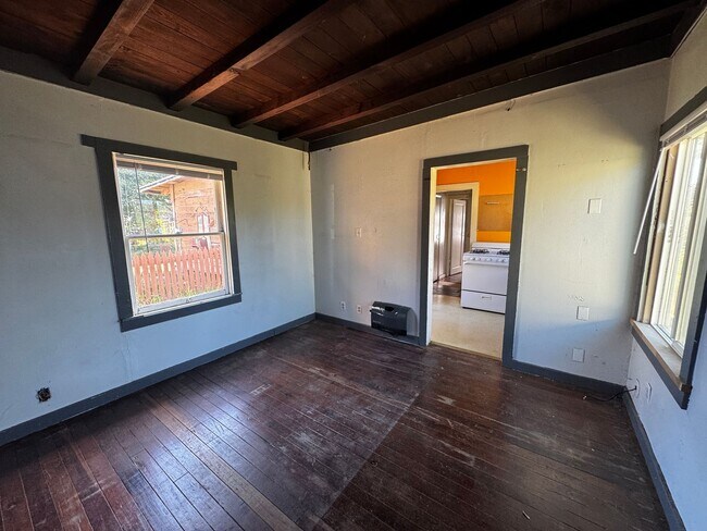 Building Photo - 2134 Spring St