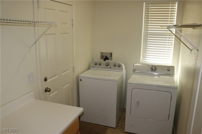 Building Photo - 3764 Bowers Hollow Ave
