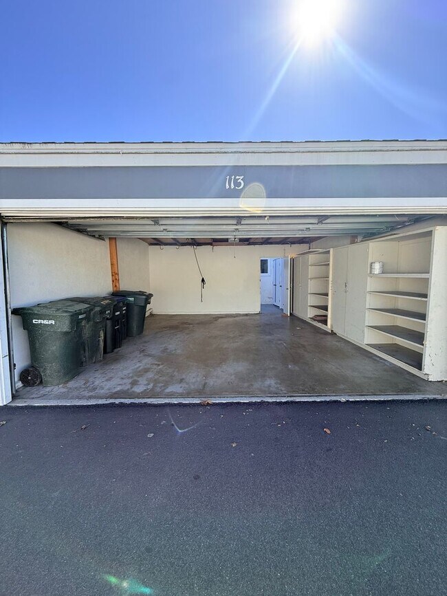 Building Photo - Spacious 3 bedroom 2 bath townhome with 2 car garage in Costa Mesa.