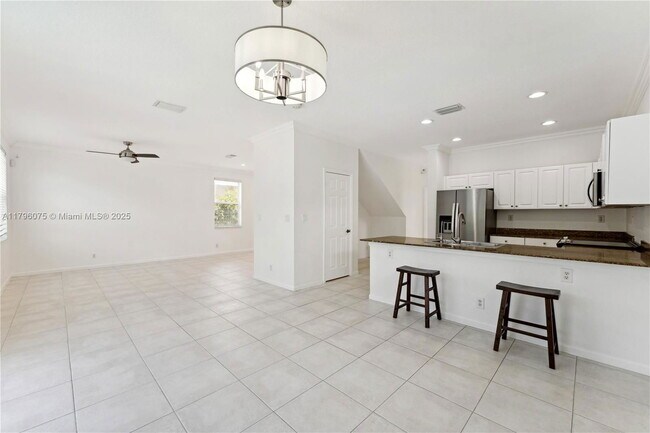 Building Photo - 7423 NW 70th Ave