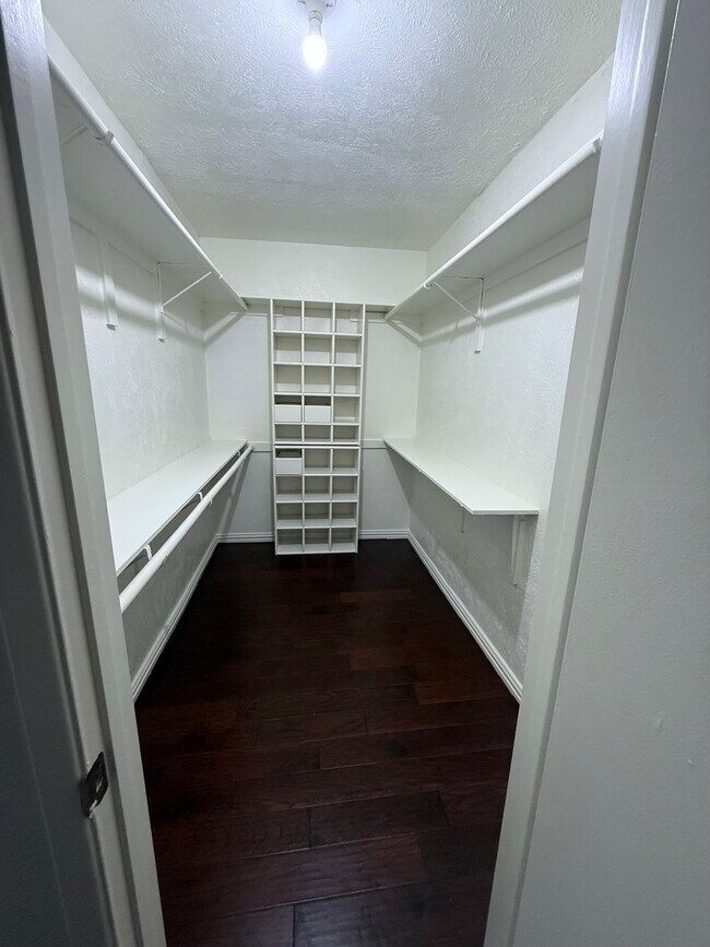 Building Photo - 5024 Middleton Cir