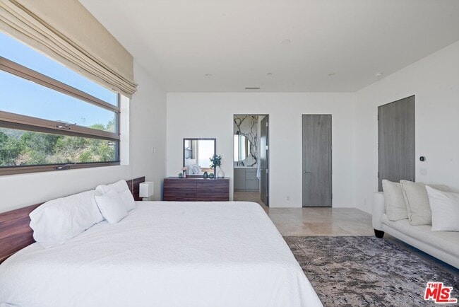 Building Photo - 27316 Winding Way
