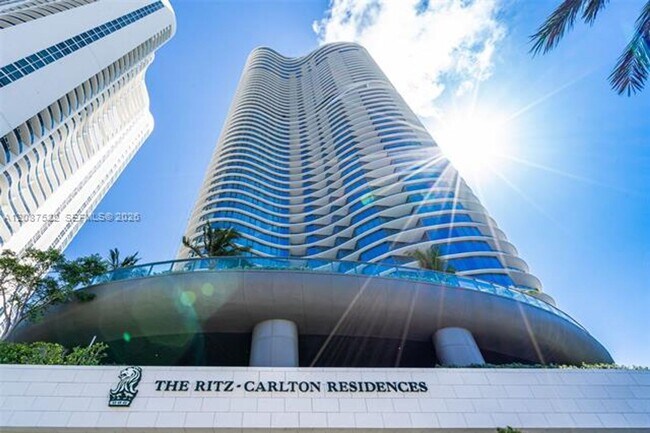 Building Photo - 15701 Collins Ave
