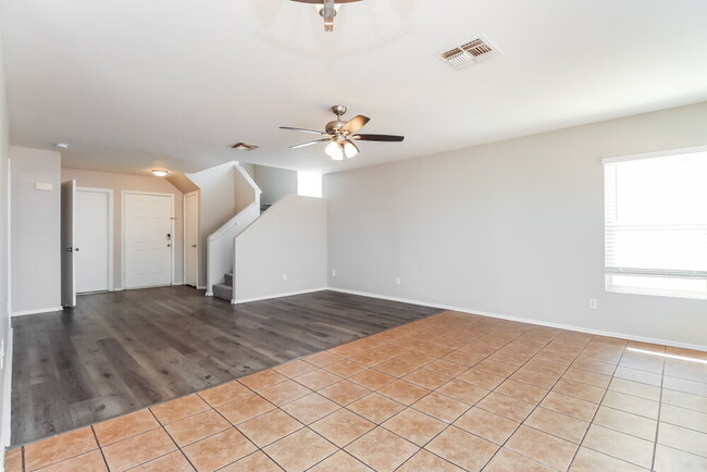 Building Photo - 12824 N Primrose St