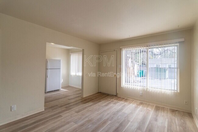 Building Photo - 3814 N California St