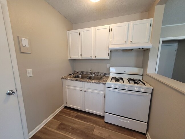 Building Photo - Pet Friendly Home near SW 9th, minutes fro...