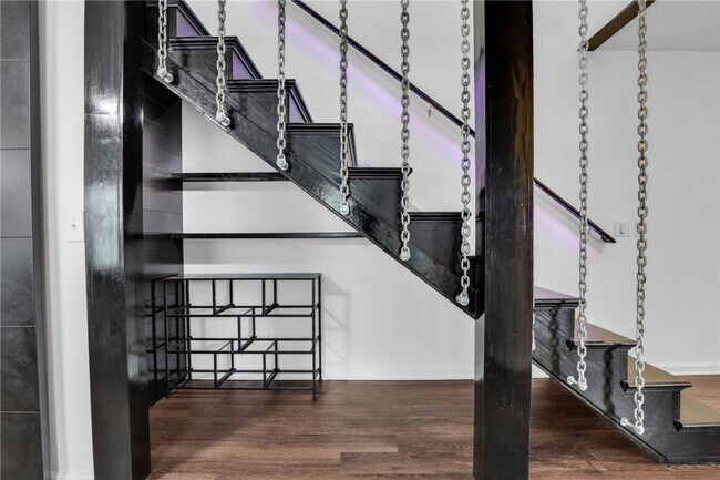 Building Photo - Modern 4 Bedroom South Savannah Home with ...