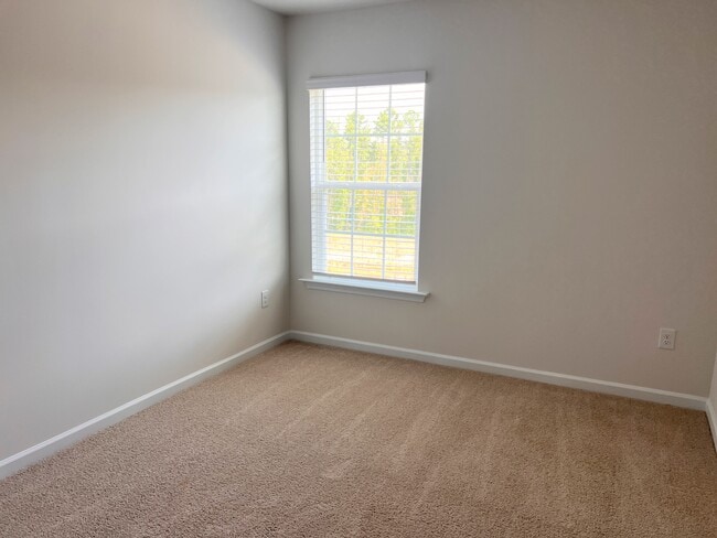 Building Photo - 455 David Hl Dr