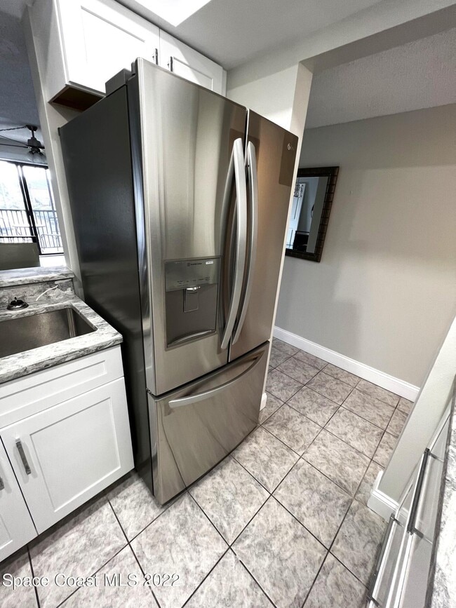 Building Photo - 7101 Ridgewood Ave