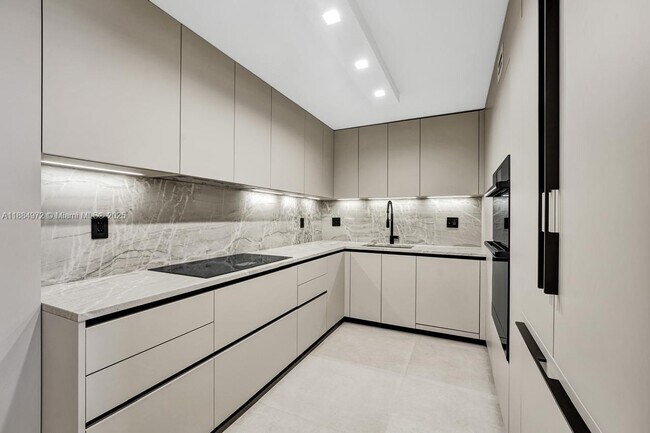 Building Photo - 5555 Collins Ave