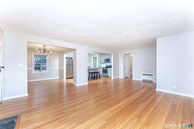 Building Photo - 233 Unionville Ave