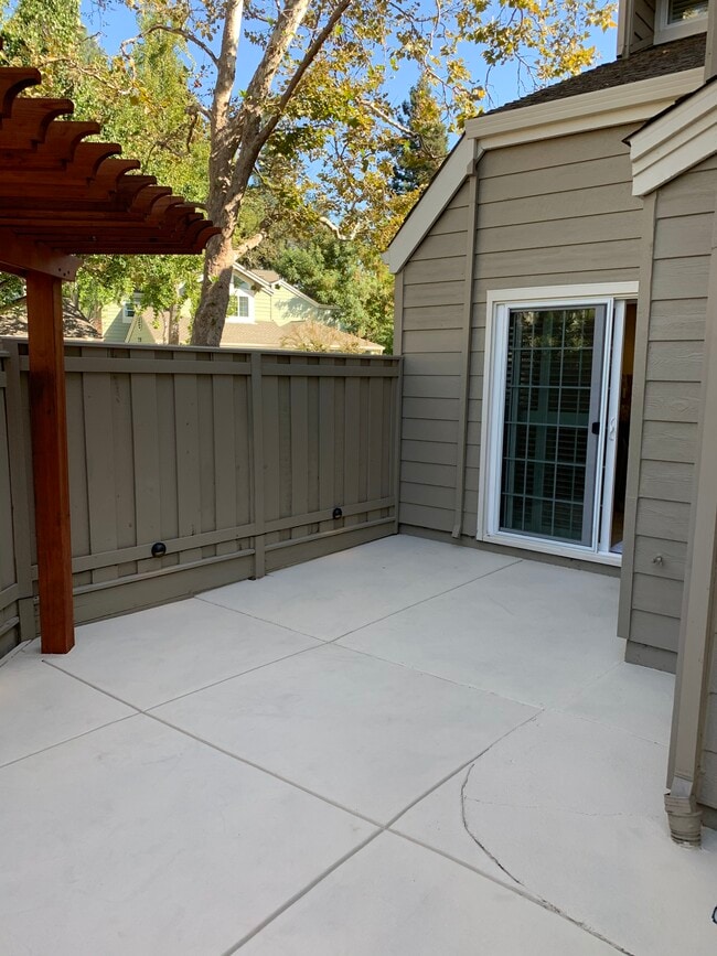 Building Photo - 1938 Stratton Cir