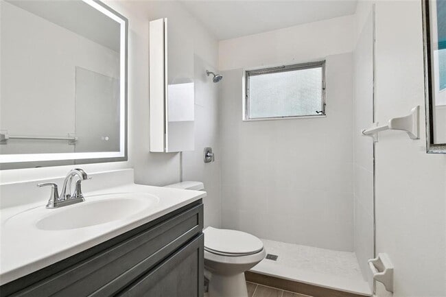 Building Photo - 4545 37th Ave N