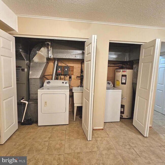 Building Photo - 4430 Airlie Way
